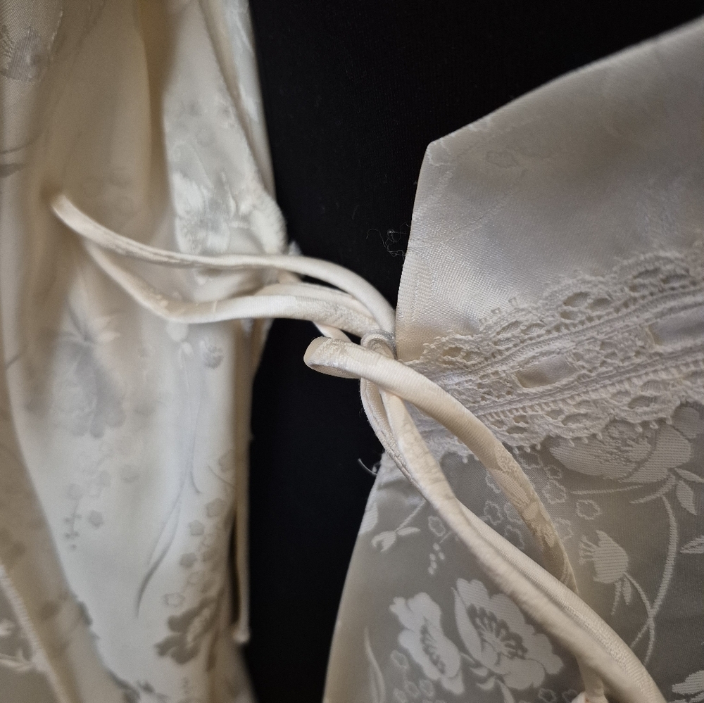 Christian Dior Blush Floral Robe - Picture 13 of 16